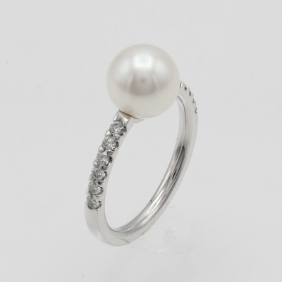 27120710a - Ring mit Süßwasserzuchtperle und Brillanten, WG 750/000, weiße Perle ca. 8.5 mm, ...