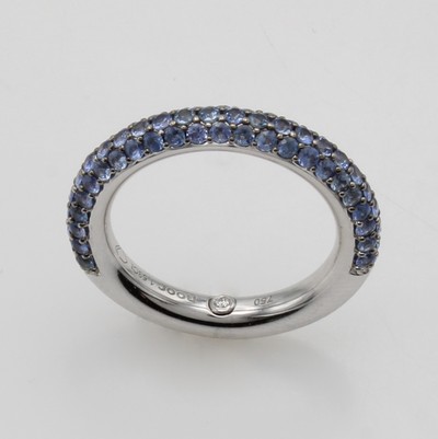 27120727a - Ring mit Saphiren, WG 750/000, Schiene ca. 2/3 bes. m. hellblauen Saphiren zus. ca. 1.67 ...