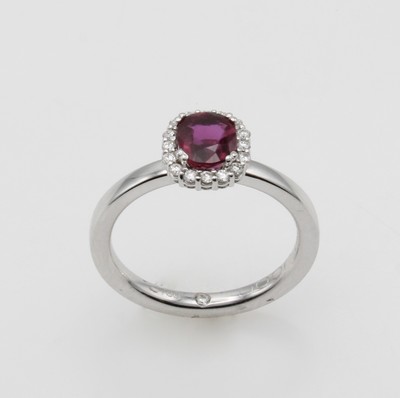 27120728a - Ring mit Rubin und Brillant, WG 750/000, Rubin ca. 1.15 ct umgeben v. Brill. zus. ca. ...