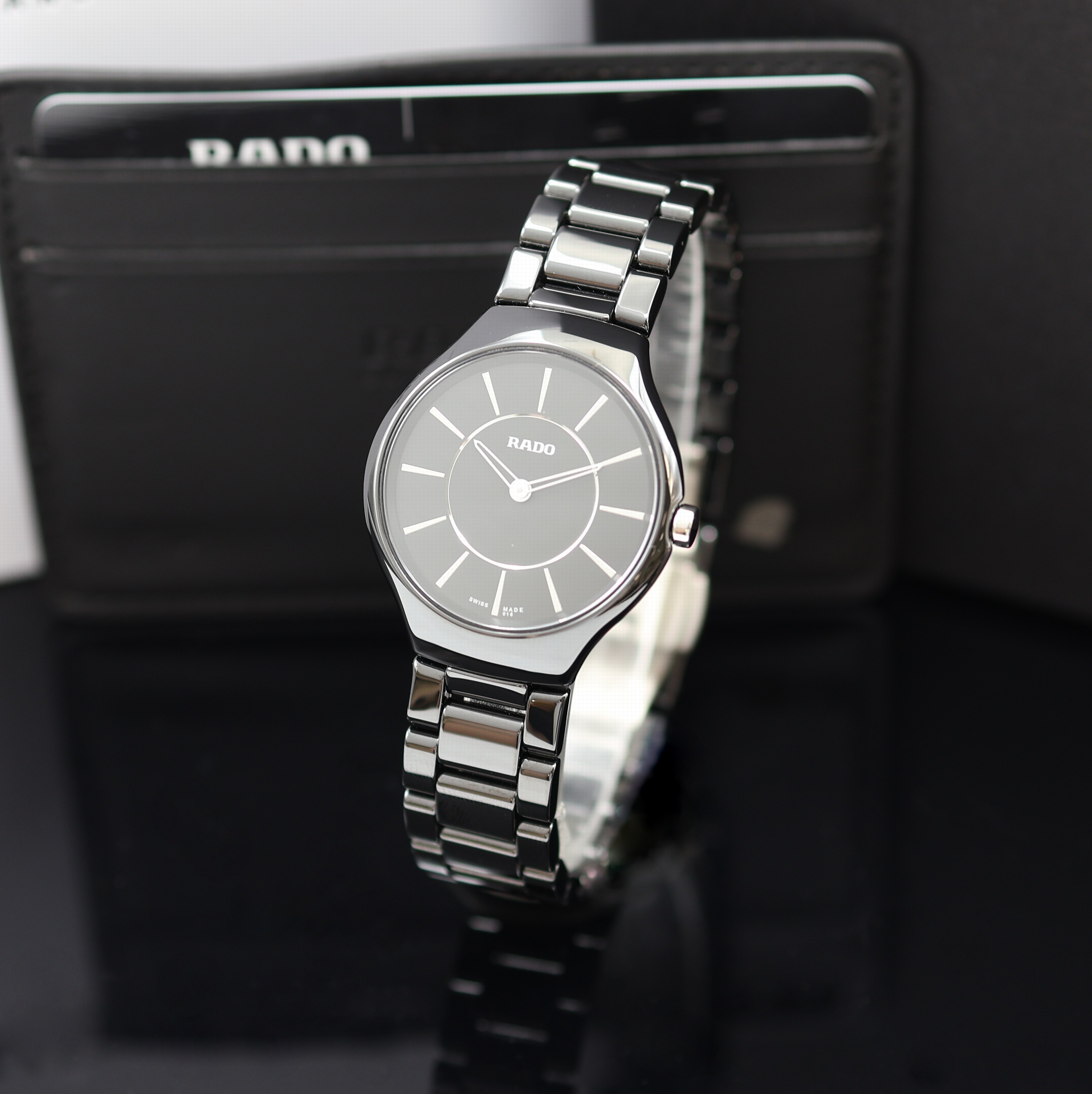 Image 27120894 - RADO True Thinline ungetragene Damenarmbanduhr Referenz R27742162, quarz, Keramikgeh. ...