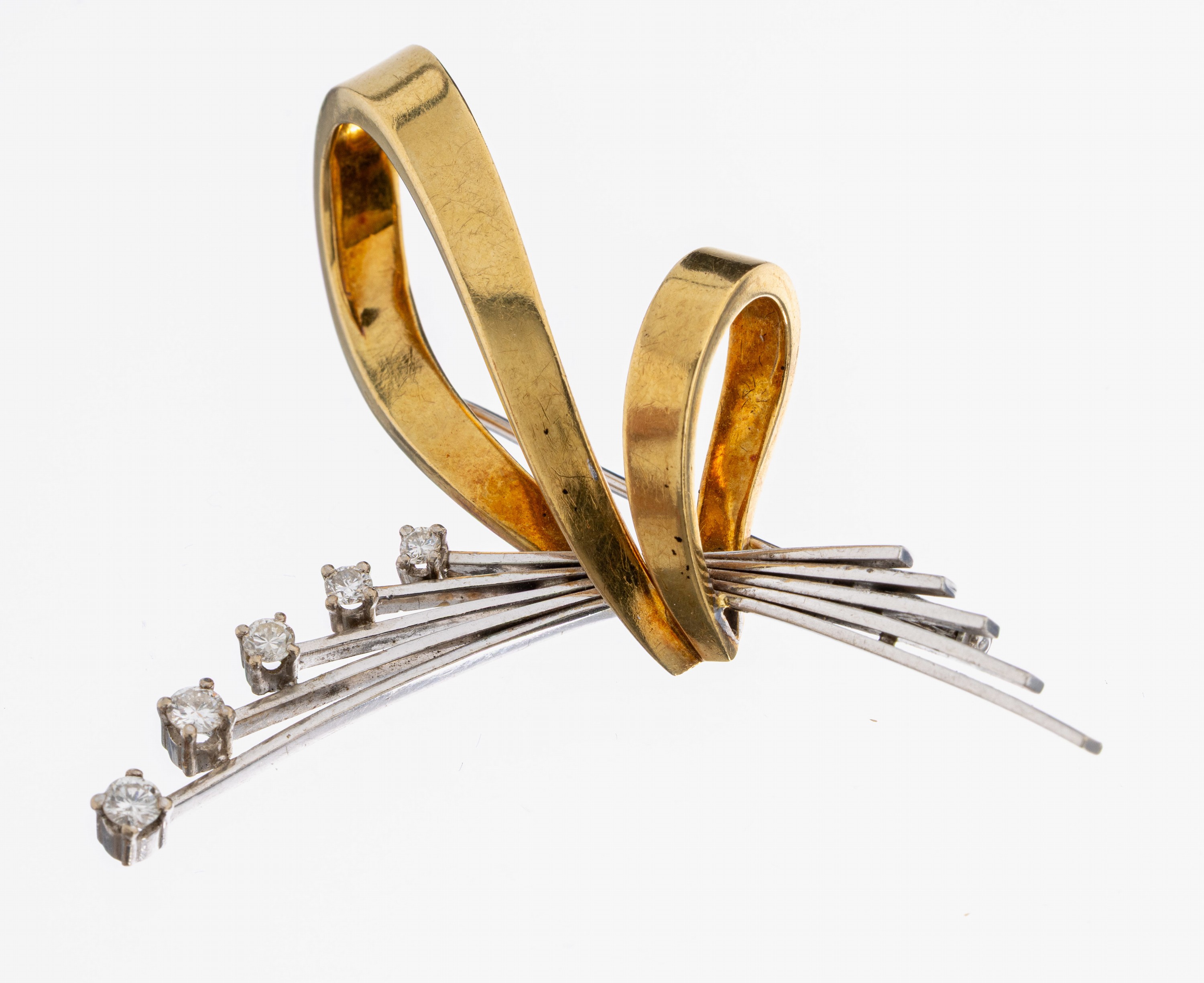 Image 27121185 - 18 kt Gold Brillant-Brosche, 1950er Jahre, GG/WG 750/000, 5 Brillanten zus. ca. 1.27 ct ...