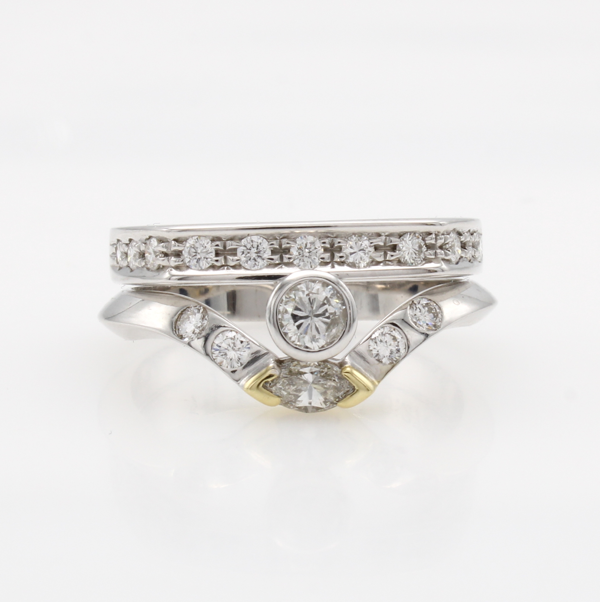 Image 27121318 - Ring mit Brillanten und Diamant, WG 750/000, Solitär u. Besatzbrill. zus. ca. 0.32 ct ...