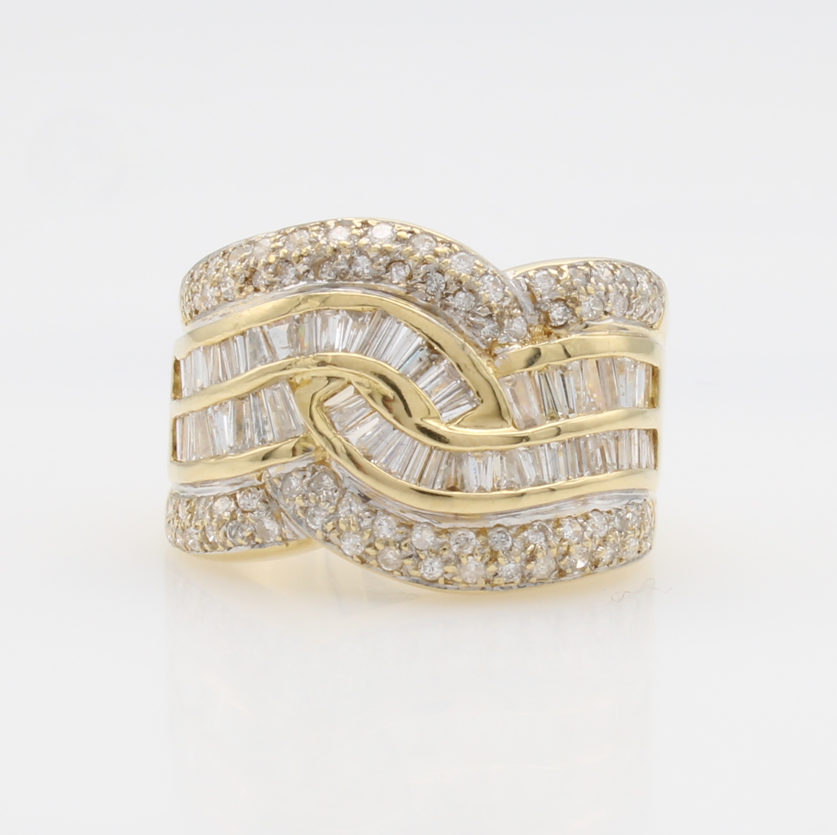 Image 27121331 - Ring mit Diamanten und Brillanten, GG 750/ 000, Diam. im Trapezschliff u. Brill. zus. ...