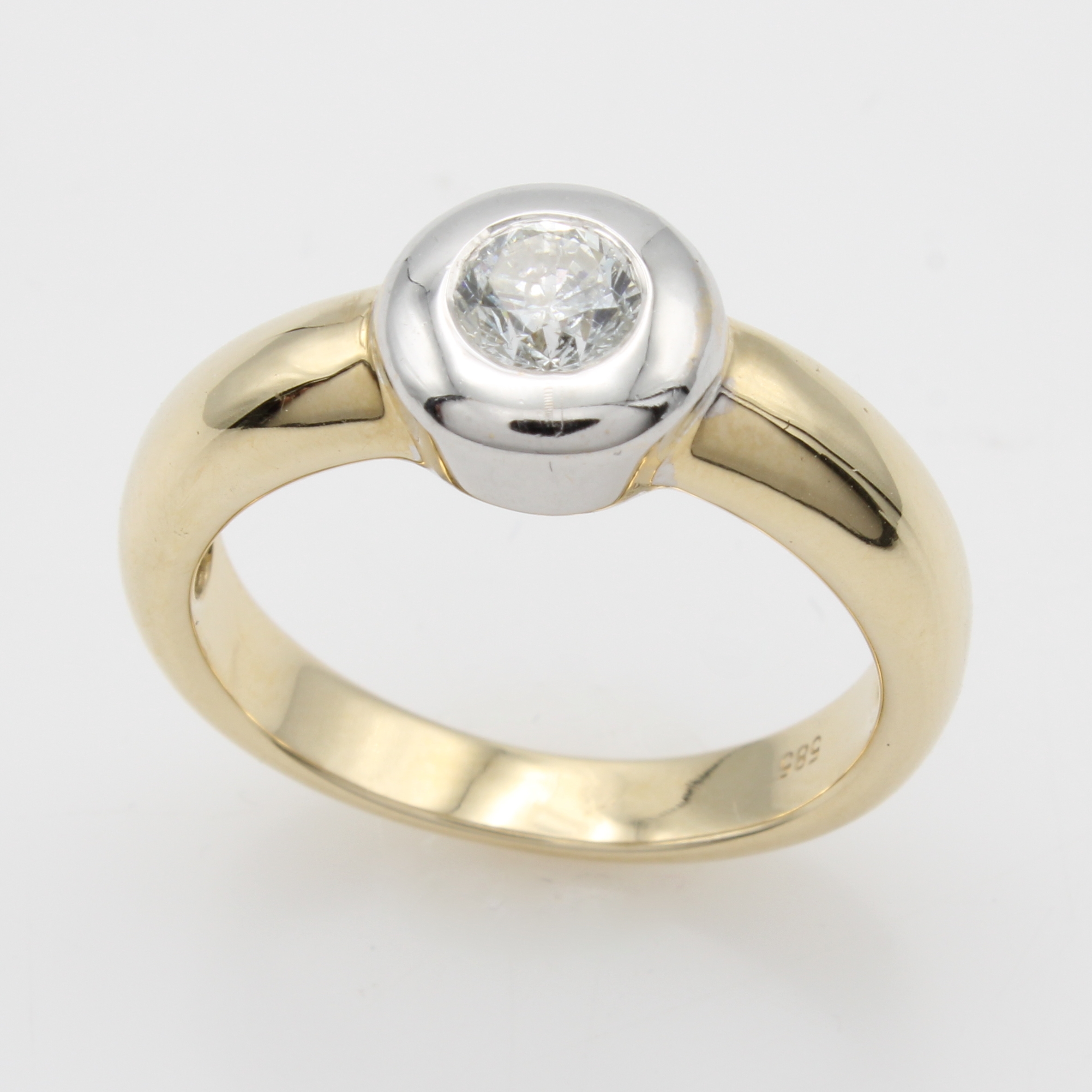 Image 27121337 - Ring mit Brillantsolitär. GG/WG 585/000, Brill. ca. 0.45 ct Weiß/p, RW ca. 58 ...