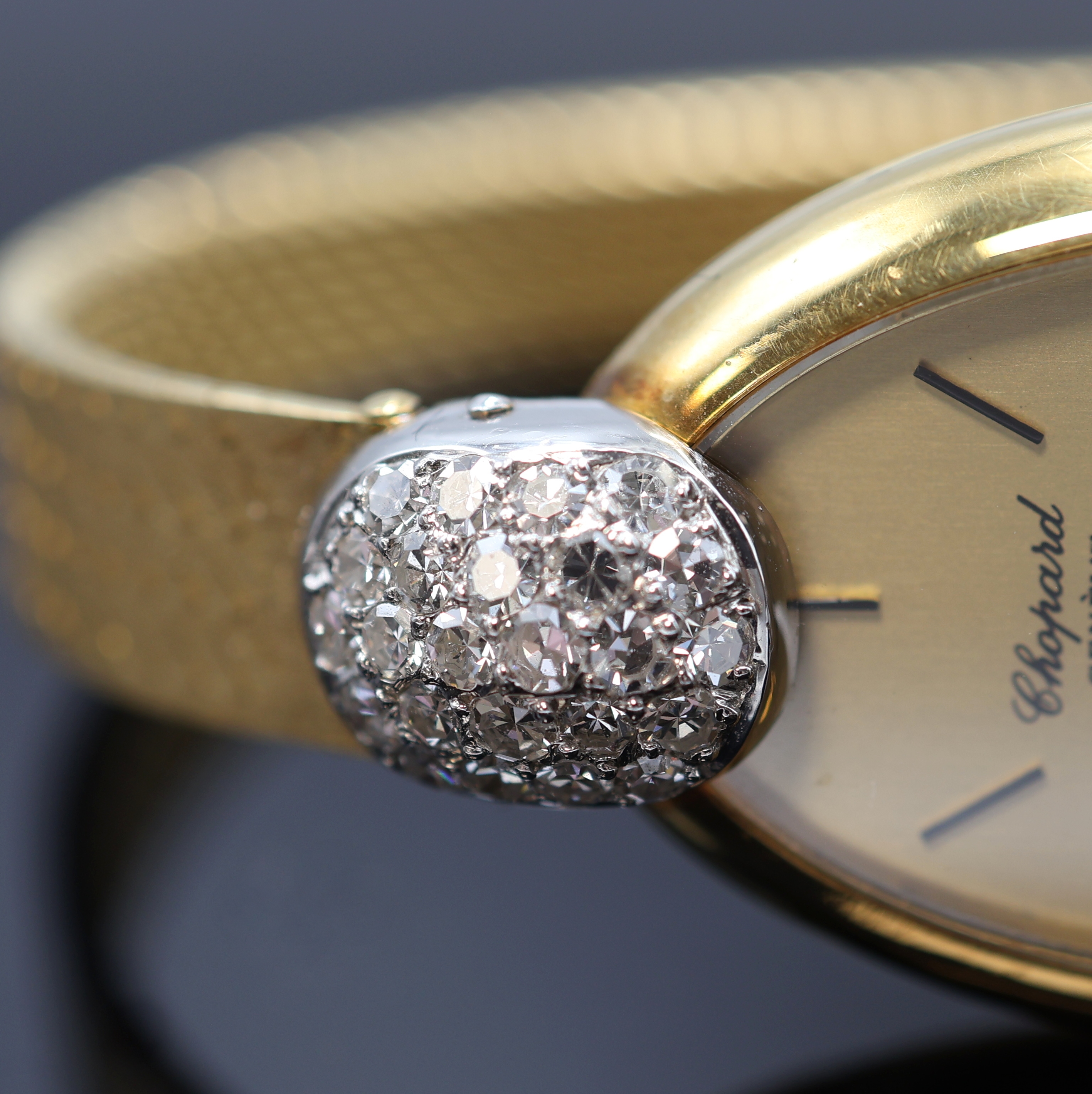 Detail b: CHOPARD Damenarmbanduhr in GG 750/000 mit Brillanten Referenz 5047 1, Schweiz verk. lt. beil. Rechnung 10/1983, Handaufzug, orig. Milanaiseband, ...