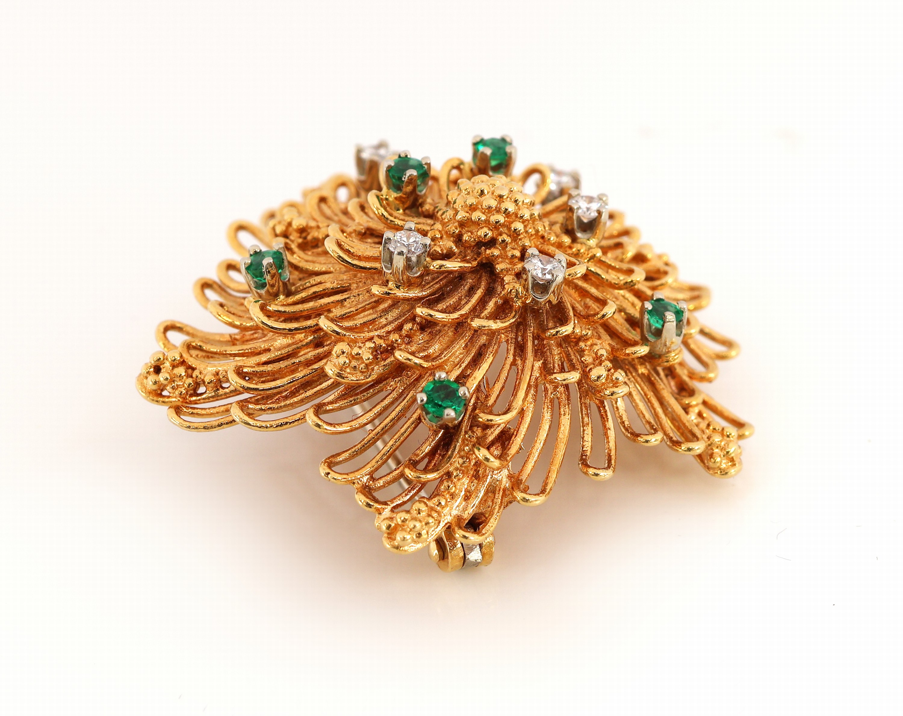 Detail c: 18 kt Gold LAUDIER Smaragd-Brillant-Brosche, GG 750/000, qualitätvolle Verarbeitung, 5 rundfacett. Smaragde zus. ca. 0.20 ct, 5 Brillanten zus. ca. ...