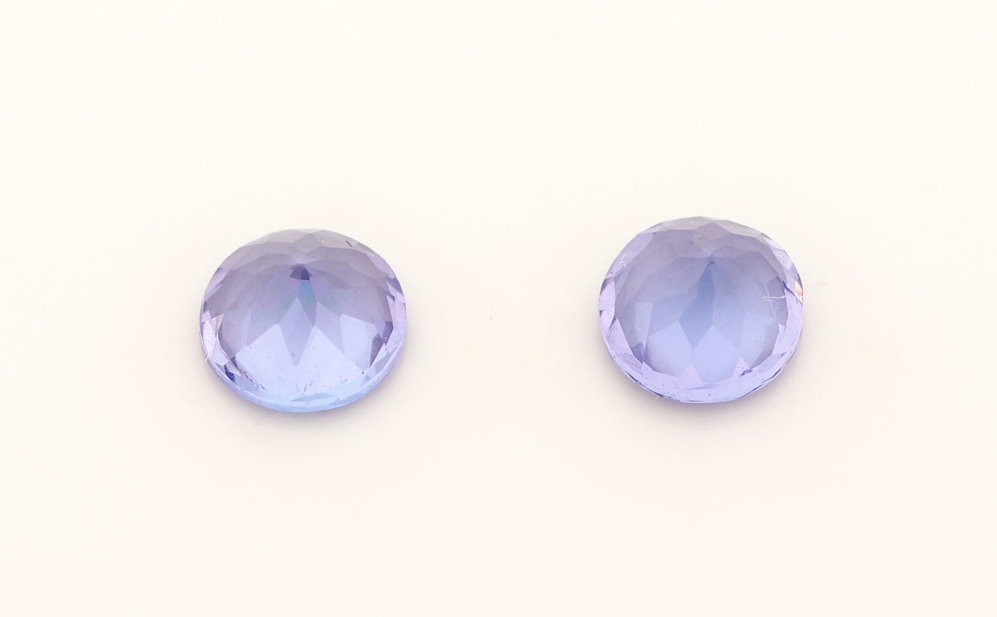 Detail a: Lot lose Tansanit-Pärchen, zus. ca. 0.72 ct, rundfacett.