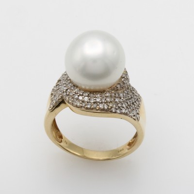27121320a - Ring mit Südseezuchtperle und Diamanten, GG 585/000, weiße Perle ca. 12 mm, Diam. zus. ...