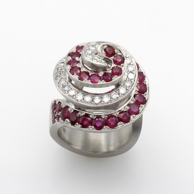 27121321a - Günter Kraus Ring mit Rubinen und Brillanten, Platin 950/000, Burma Rubine zus. ca. ...