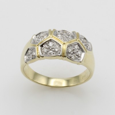 27121325a - Ring mit Diamanten, GG/WG 585/000, Diam. zus. ca. 0.12 ct Weiß/si, anged. Wabenmuster, ...