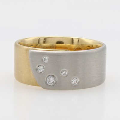 Image Ring mit Brillanten, Platin 950/000 u. GG 750/000, 5 Brill. verstreut in Überwurf gef. ...