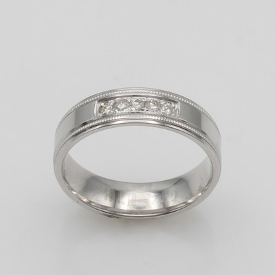 27121329a - Ring mit Brillanten, WG 750/000, 5 Brill. zus. ca. 0.35 ct feines Weiß/vs, m. Randver- ...