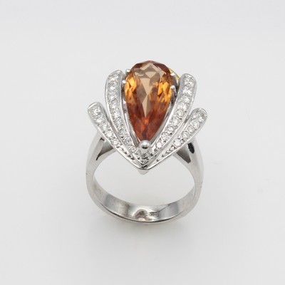 27121330a - Ring mit synth. Citrin und Brillanten, WG/GG 750/000, tropfenf. Citrinsynth., Brill. in ...