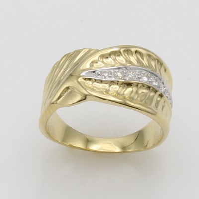 27121335a - Ring mit Brillanten, GG/WG 750/000, z.T. gerieft, Brill. zus. ca. 0.09 ct get./si, RW ...