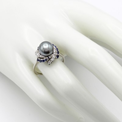 27121340a - Ring mit Tahitizuchtperle????, Saphiren und Diamanten, WG 750/000, graue Perle ca. 9 mm, ...