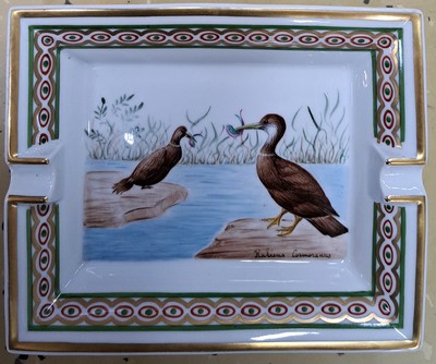 27121364a - Aschenbecher mit Vogelmalerei, Hermes, Frankreich, Porzellan, Goldstaffage, handgemalter ...