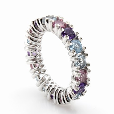 27121398a - Ring mit Farbsteinen und Brillanten, WG 750/000, Aquamarine, Amethyste u. Spinelle zus. ...