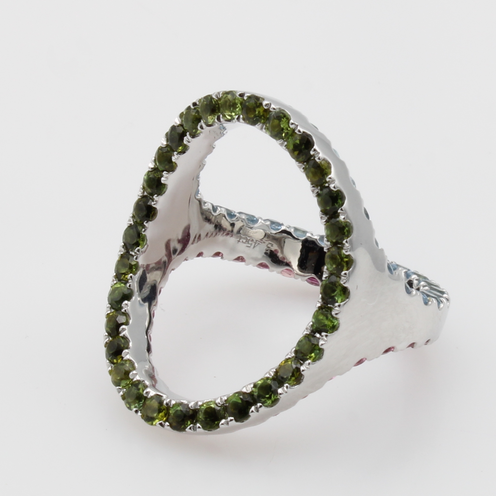 Image 27121413 - Ausgefallener Ring mit Farbsteinen, WG 585/ 000, 61 Turmaline zus. ca. 2.36 ct, 31 Aqua- ...