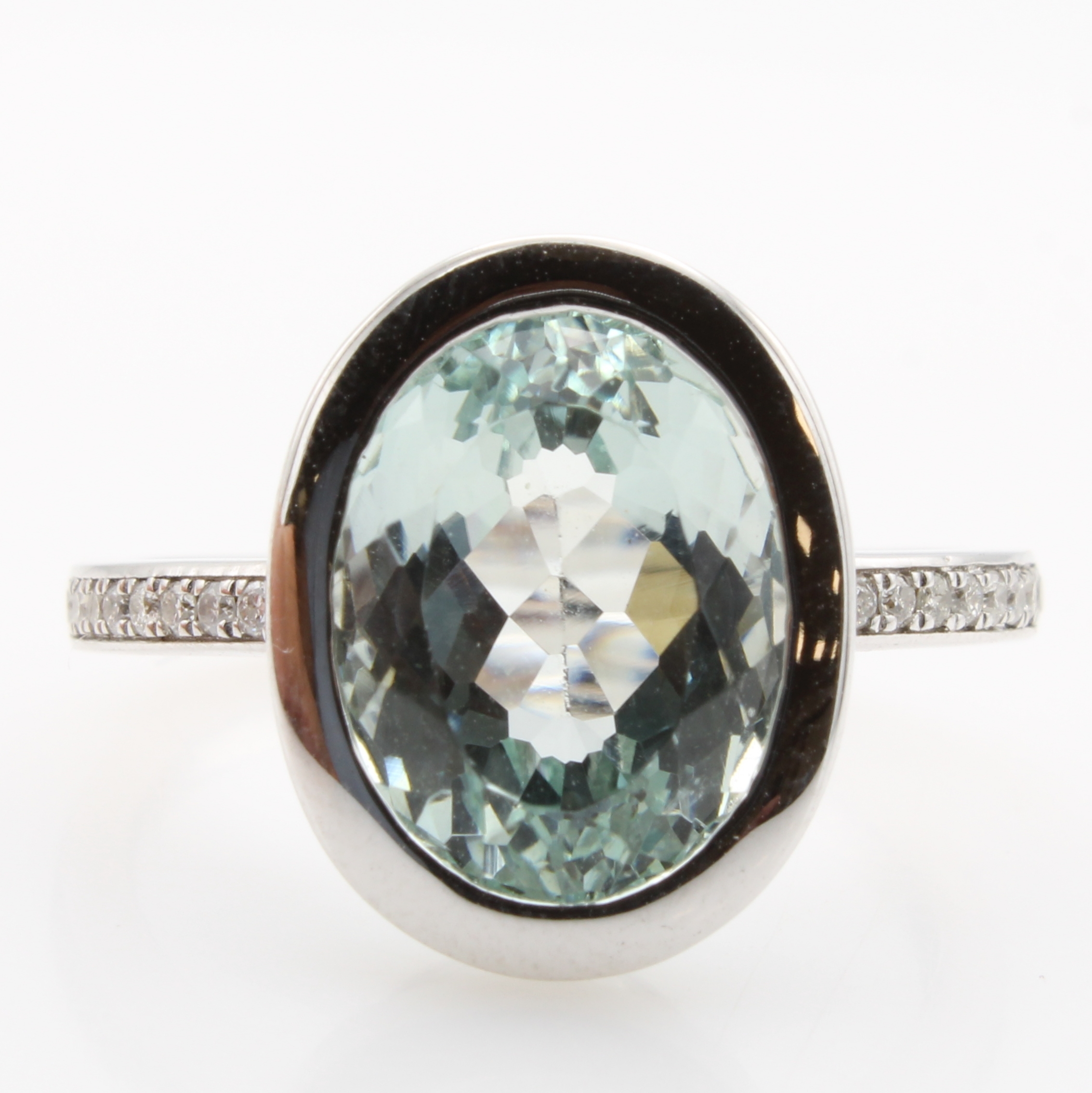 Image 27121416 - Ring mit Aquamarin und Brillanten, WG 585/ 000, ovaler, fac. Aquamarin ca. 4.41 ct, 16 ...