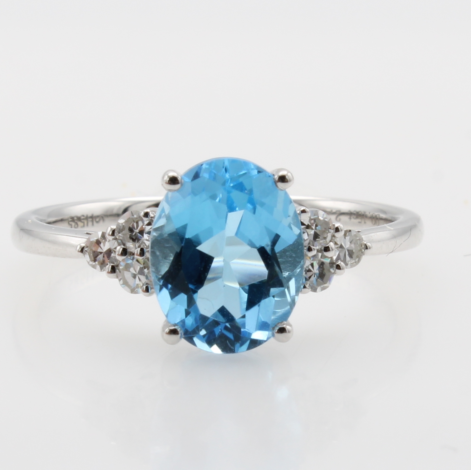 Image 27121425 - Ring mit Brillanten und Blautopas, WG 585/ 000, 6 Brill. zus. ca. 0.15 ct feines ...