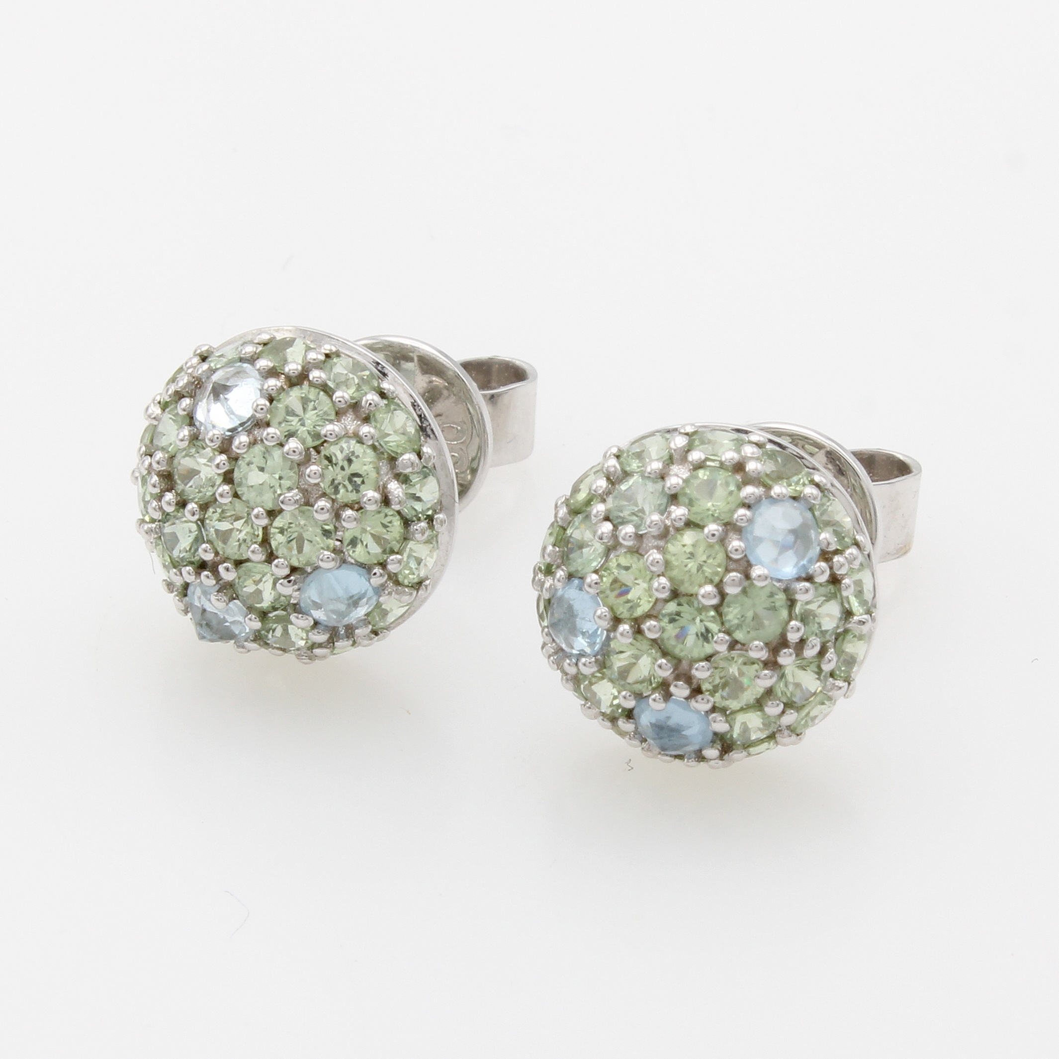 Image 27121448 - Paar Ohrstecker mit Farbsteinen, WG 750/000,6 Aquamarine zus. ca. 0.30 ct u. 54 grüne ...