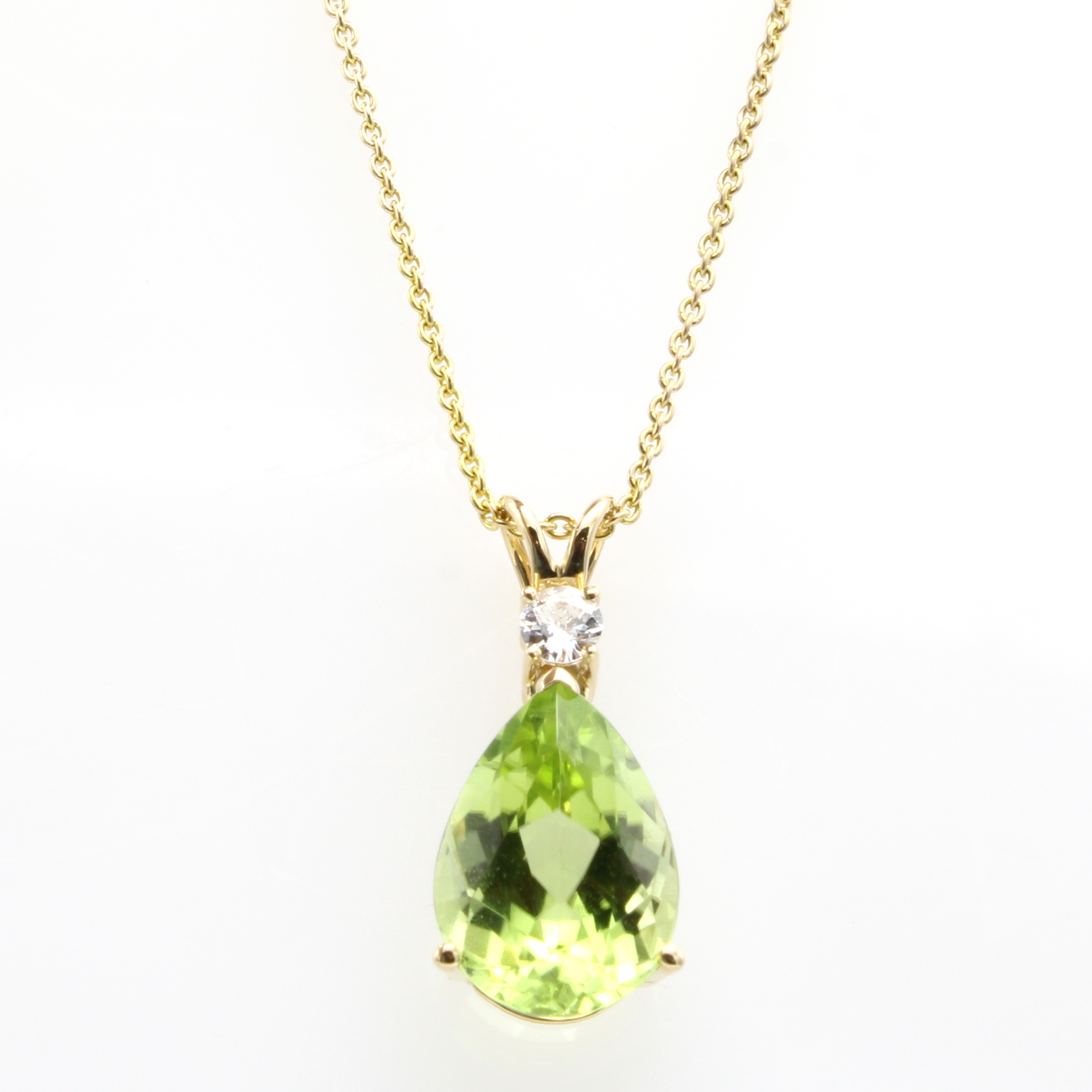 Image 27121484 - Anhänger mit Peridot und Brillant an Kette, GG 585/000, Brill. ca. 0.11 ct feines ...