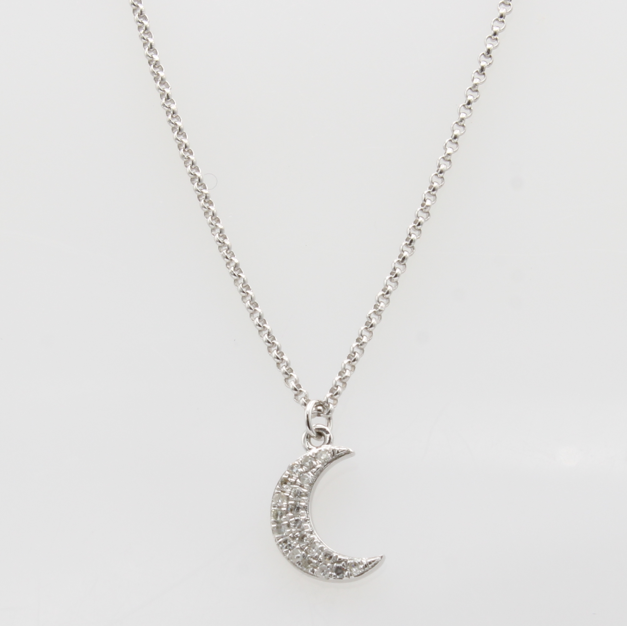Image 27121486 - Anhänger ´Halbmond´ mit Brillanten an Kette, WG 750/000, 20 Brill. zus. ca. 0.07 ct ...