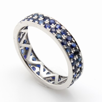 27121400a - Ring mit Saphiren, WG 585/000, 64 Saphire zus. ca. 2.29 ct, RW ca. Schätzpreis: 1670, - ...