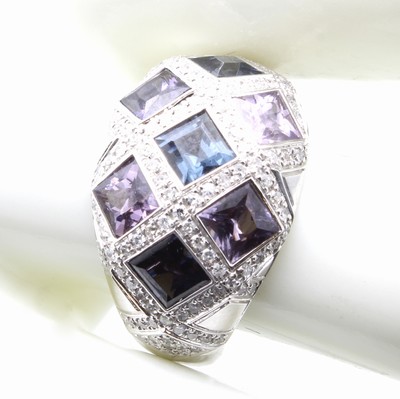 27121414a - Ring mit Brillanten und Spinellen, WG 750/ 000, 7 Spinellcarrées zus. ca. 3.34 ct, 128 ...