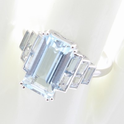 27121418b - Ring mit Aquamarinen, WG 585/000, 11 Aqua- marine zus. ca. 3.81 ct, RW ca. 55 ...