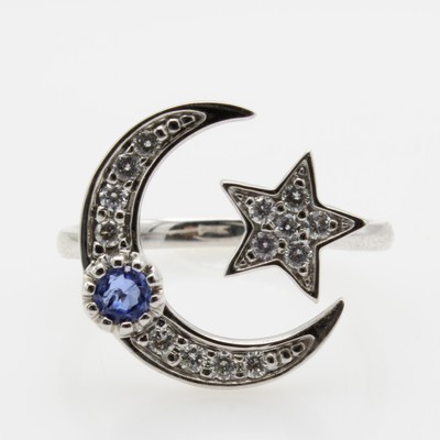27121422a - Ring mit Brillanten und Saphir ´Halbmond & Stern´, WG 585/000, Saphir ca. 0.16 ct, 14 ...