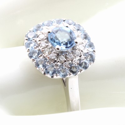 27121423a - Ring mit Brillanten und Aquamarinen, WG 750/000, 1 Aquamarin ca. 0.48 ct u. 16 ...