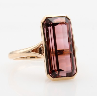 27121426b - Ring mit Turmalin, RoséG 585/000, Turmalin v. rosé-brauner Farbe ca. 8.13 ct, RW ca. ...