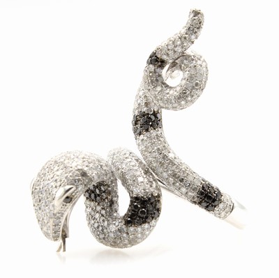 27121428a - Ring ´Schlange´ mit Brillanten und Diamanten, WG 750/000, 92 Diam. zus. ca. 0.60 ct ...