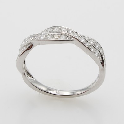 27121430a - Ring mit Brillanten, WG 585/000, 34 Brill. zus. ca. 0.44 ct feines Weiß /vvs-vs, ver- ...