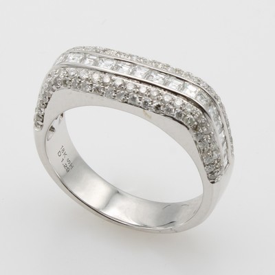 27121435a - Ring mit Brillanten und Diamanten, WG 750/ 000, 130 Diam. u. Brill. zus. ca. 1.29 ct ...