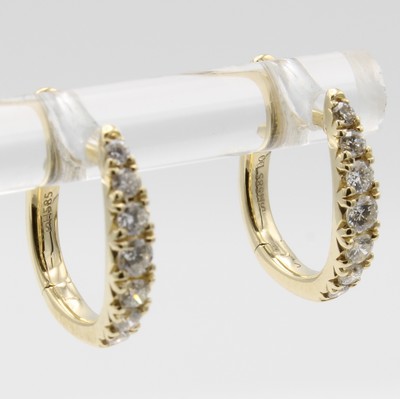 27121442a - Paar Klappcreolen mit Brillanten, GG 585/000, 14 Brill. zus. ca. 0.29 ct feines ...