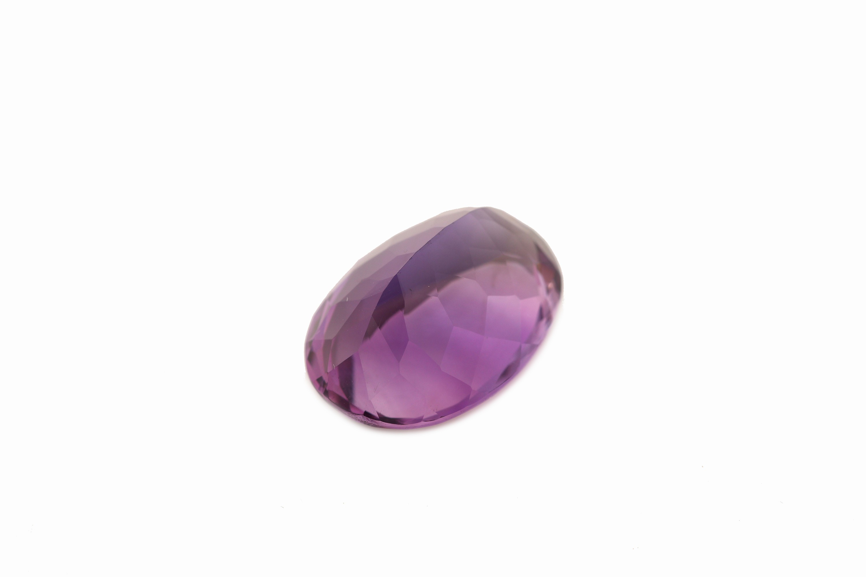 Detail a: Loser ovalfacett. Amethyst 19.53 ct, im Schachbrettschliff