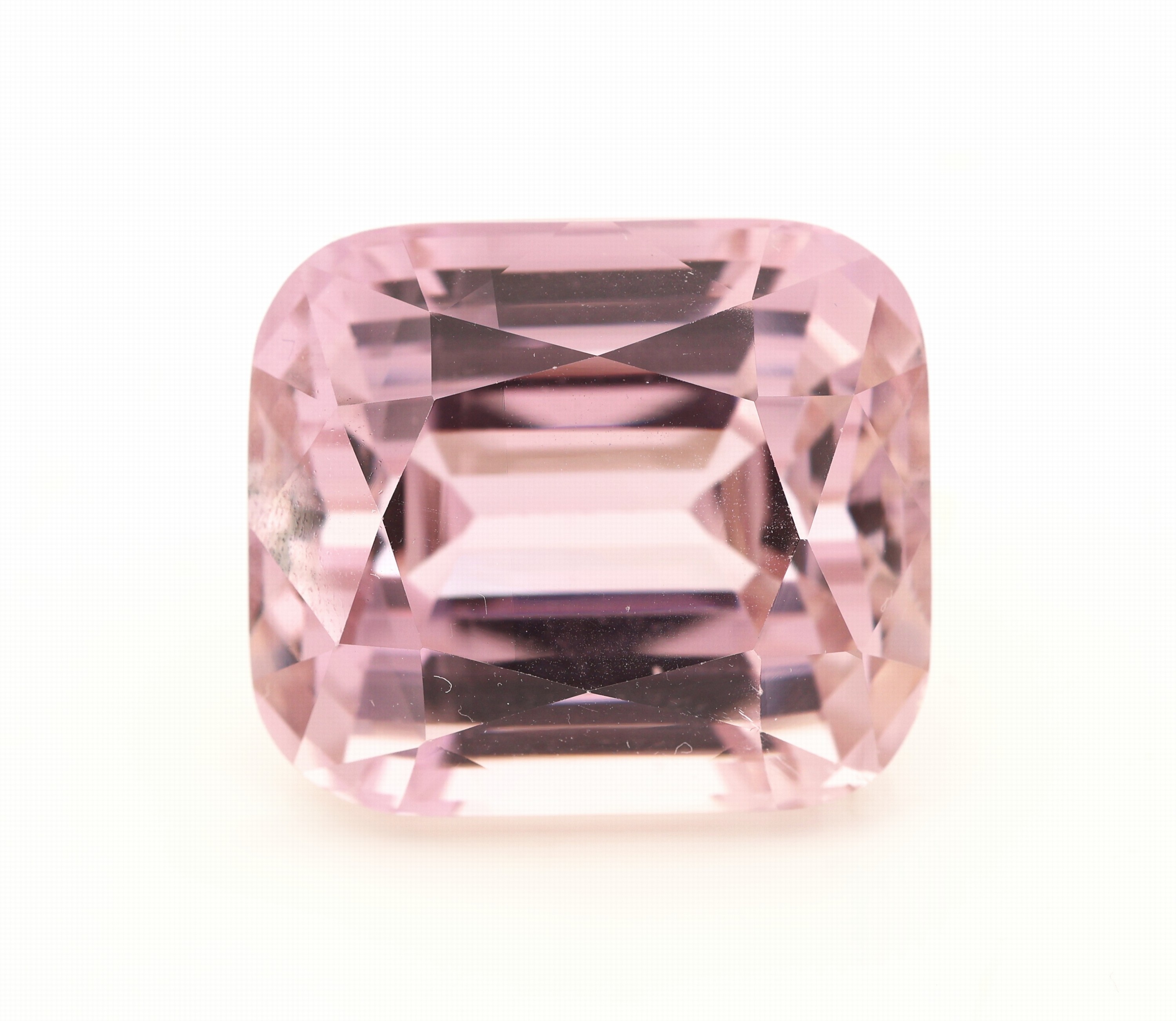 Image 27121516 - Loose kunzite, approx. 73.89 ct , in cushioncut, approx. 23.9 x 20.9 x 17.6 mm Valuation ...
