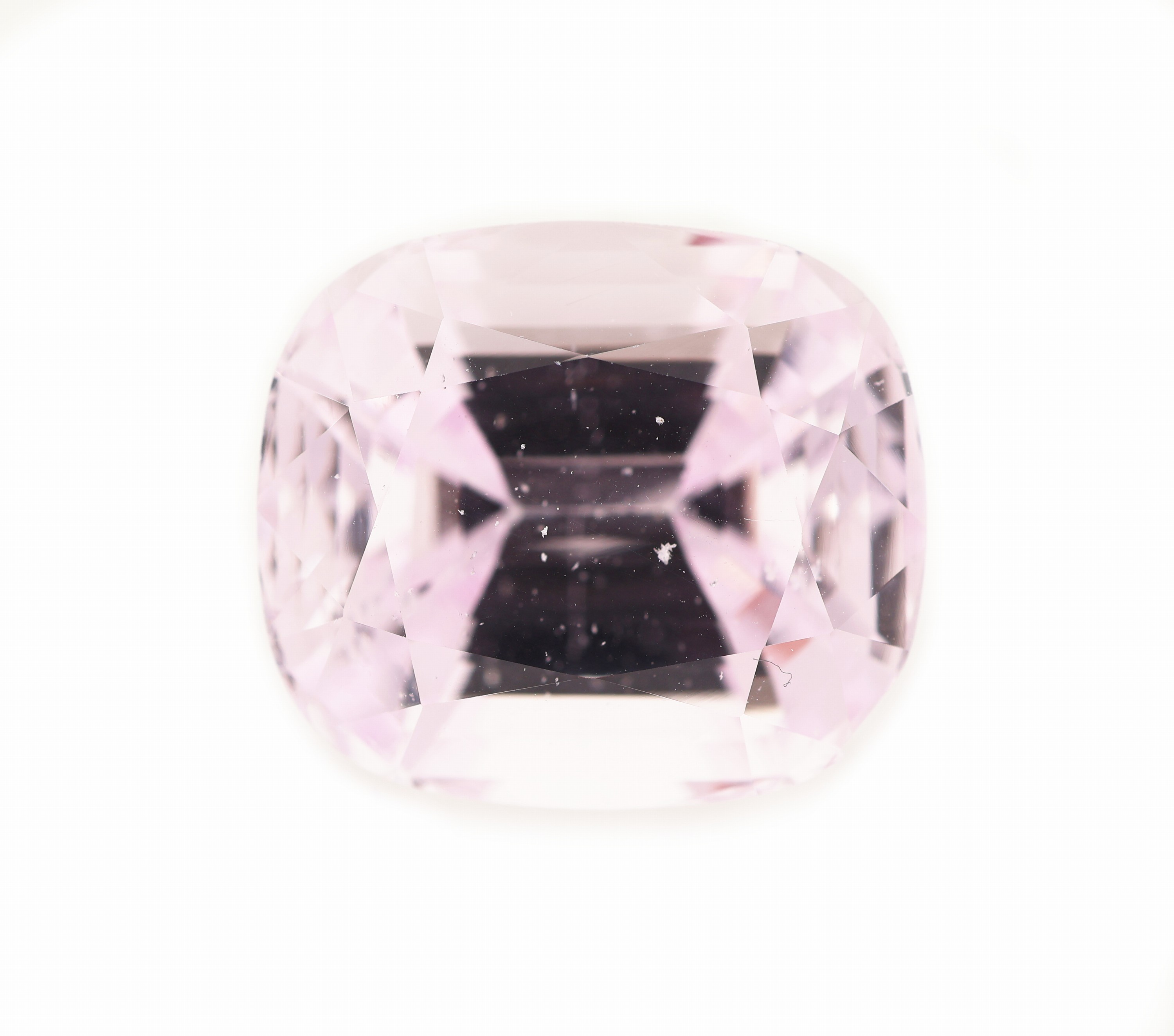 Image 27121525 - Loser Kunzit, ca. 22.15 ct, im Kissen- schliff, ca. 17.2 x 15.1 x 11.7 mm Schätzpreis: ...