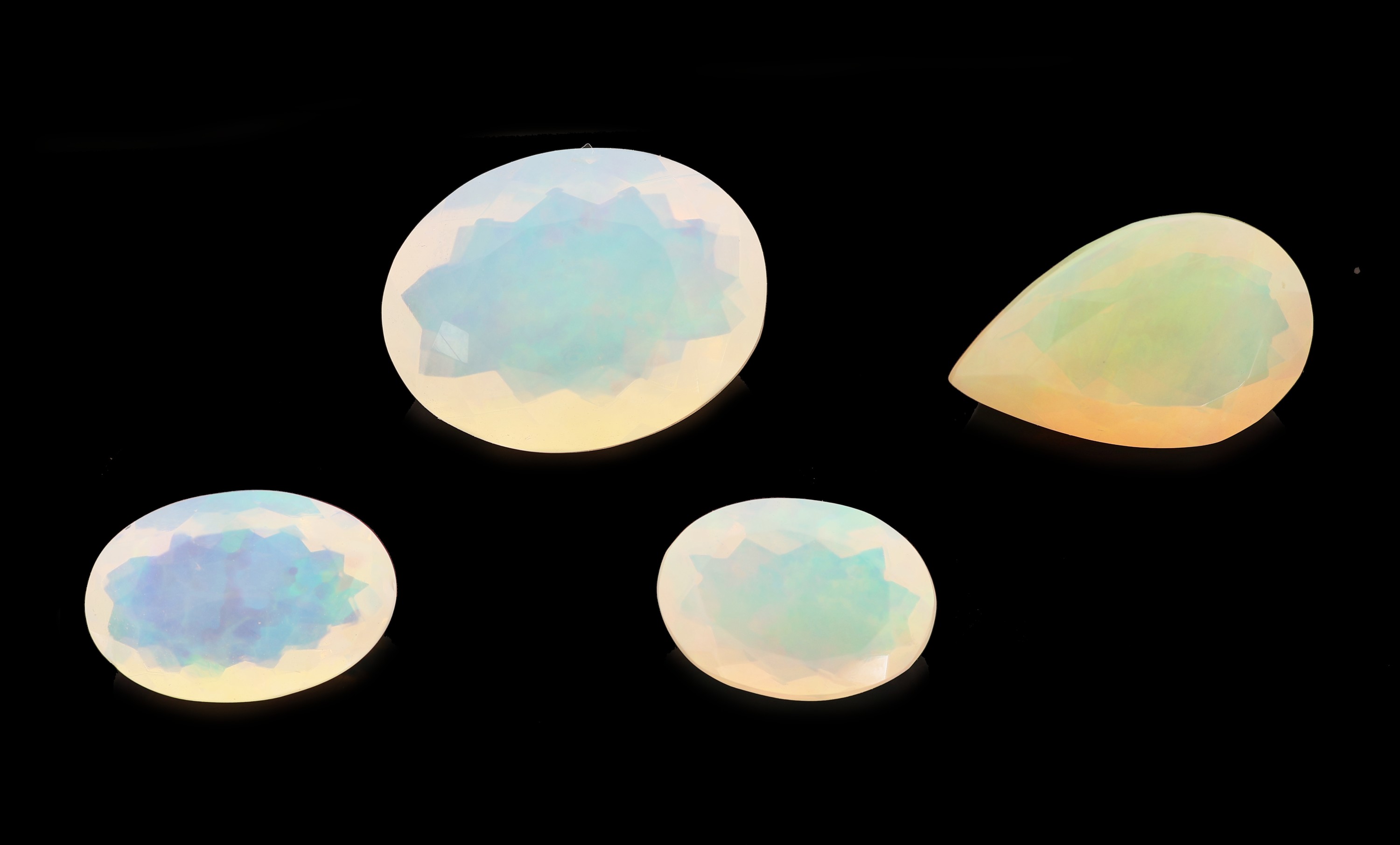 Image 27121528 - Lot 4 lose Opale, zus. ca. 17.69 ct, 1x facett. Tropfen, 3x ovalfacett., versch. ...