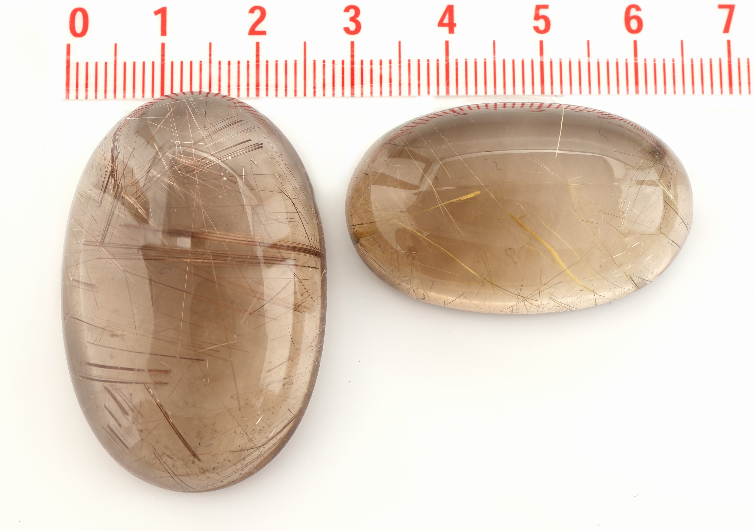 Detail b: Lot 2 lose Rutilquarz Cabochons zus. 163.26 ct, oval, in versch. Größen