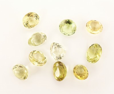 Image Lot 10 loose garnets , total approx. 10.09 ct, 5x oval bevelled, 4x round bevelled, 1x ...