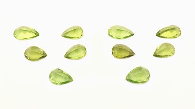 27121511a - Lot 10 lose Peridots, zus. ca. 18.07 ct, facett. Tropfen, in versch. Größen und ...