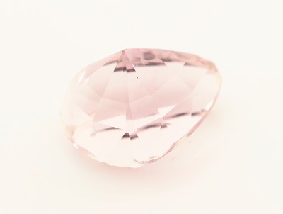 27121515b - Loser Kunzit, ca. 21.89 ct, facett. Tropfen, ca. 14.8 x 20.1 x 12.6 mm Schätzpreis: ...