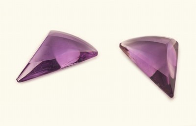 27121522a - Lot 2 lose Amethyste im Buff-Top-Schliff, zus. 9.12 ct Schätzpreis: 280, - EUR