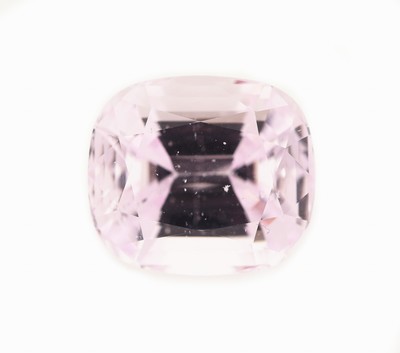 Image Loose kunzite , approx. 22.15 ct, in cushioncut, approx. 17.2 x 15.1 x 11.7 mm Valuation ...