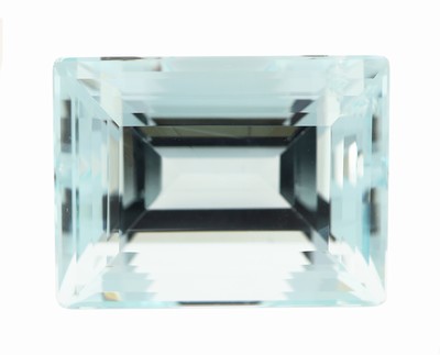 Image Loose bevelled aquamarine 27.54 ct , bevelled rectangle in trap cut Valuation Price: ...