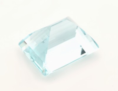 27121527a - Loser facett. Aquamarin 27.54 ct, facett. Rechteck im Treppenschliff Schätzpreis: 3500, ...