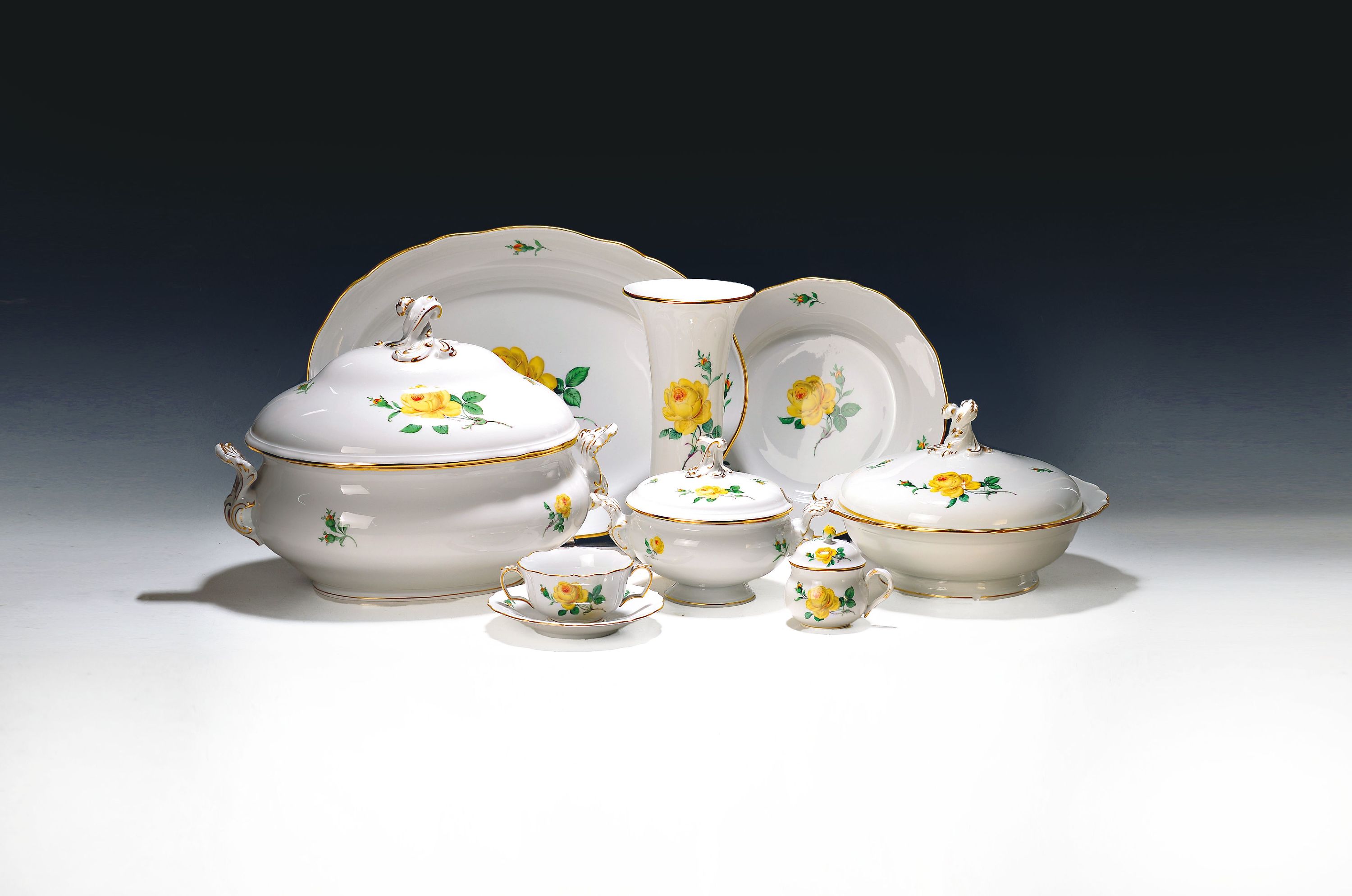Image 27121652 - Umfangreiches Tafelservice, Meissen, 2. Hälfte 20. Jh., Porzellan, für 12 Personen, ...